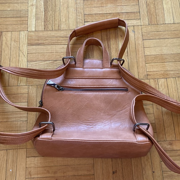 S-Q Vegan Leather Gaia Convertible Backpack - Camel Recycled SQ - Picture 6 of 9
